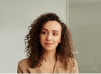 Profile testimonial portrait